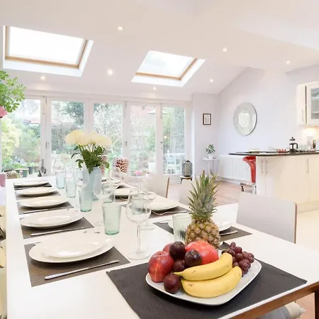 Luxury 6 Double Bedroom London Town House